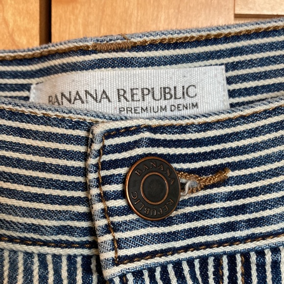 Banana Republic Denim White Stripe 27” Roll-Up Short (J1056) - Picture 5 of 14